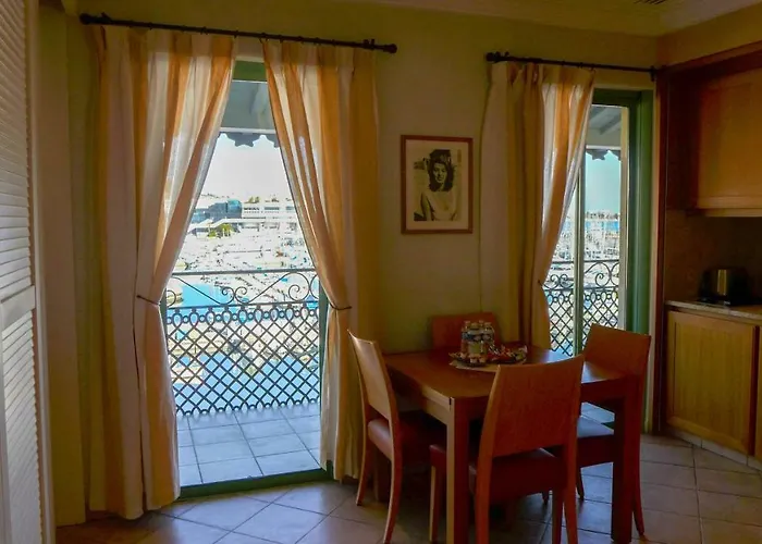 Residences Cresci *